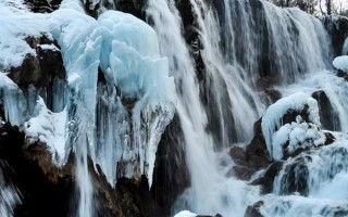 九寨沟自驾游，别只盯着五彩池，这些藏在山路拐角处的惊喜才是真宝藏