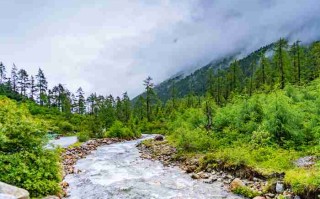 九寨沟9月末旅游攻略图，在秋天最浓烈时，闯进一场色彩的暴动
